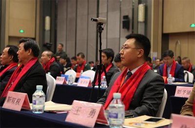 靳律师作为2016年度房地产业营销协会副会长在会场前排就座